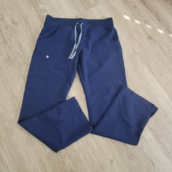 Figs scrubs 2 sets - Picture 3 of 5